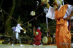 大塚八幡神社春神楽(神登夜迦 カントヤカ) 大塚八幡神社春神楽(神登夜迦 カントヤカ)ootsuka_hj30.jpg