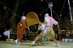 大塚八幡神社春神楽 (杵舞) 大塚八幡神社春神楽 (杵舞)ootsuka_hj41.jpg