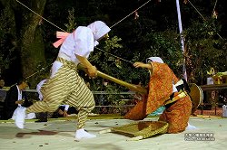 大塚八幡神社春神楽 (杵舞) 大塚八幡神社春神楽 (杵舞)ootsuka_hj49.jpg