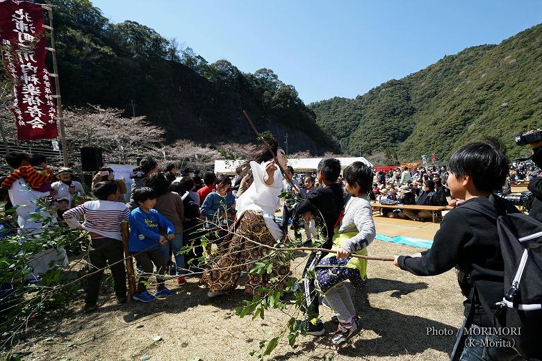 柴引面〔市振〕 三川内神楽まつりにて