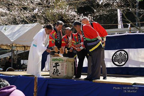 鏡開き 三川内神楽まつりにて