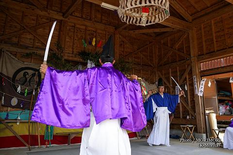 乱杭野 霧島神社例祭　神楽奉納（宝剣）