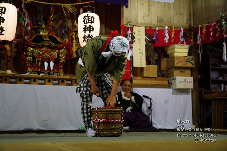 栂尾神楽　「樽入れ」