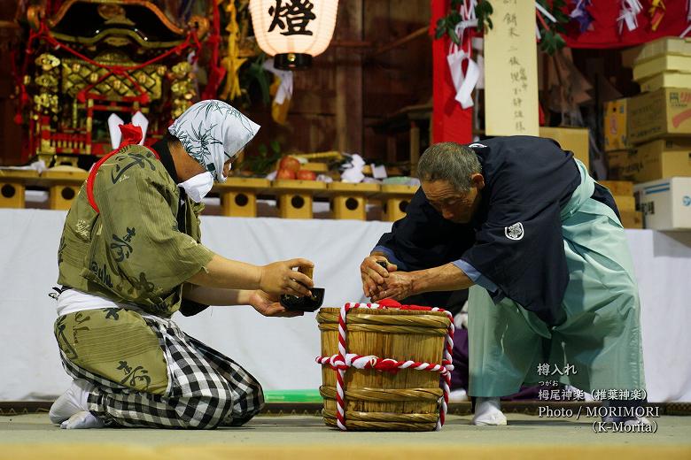 栂尾神楽　「樽入れ」