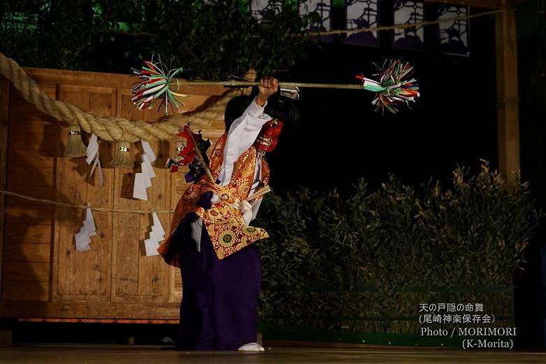 天の戸隠の命舞 (尾崎神楽保存会）