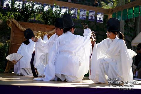 鎮守の舞 (門川神楽保存会・子ども）