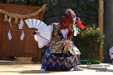 鬼神 (坪谷神楽保存会・子ども）