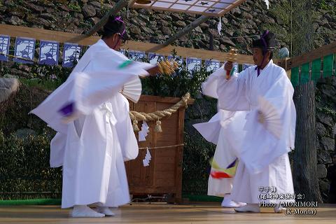 平手舞 (尾崎神楽保存会）