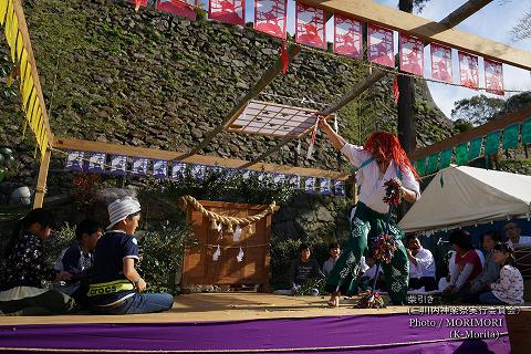 柴引き (三川内神楽祭実行委員会）