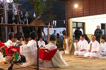 銀鏡神楽-シメ前での祭礼00-