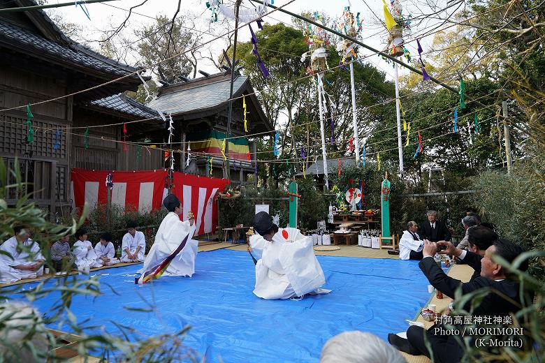 祭場 竹笹の垣根で囲まれている