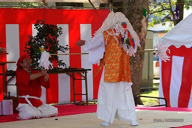 太玉(ふとだま)舞　(田元神社　祈年祭（春まつり）にて)