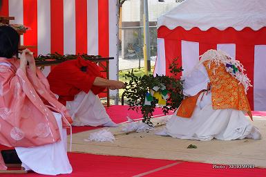 太玉(ふとだま)舞　(田元神社　祈年祭（春まつり）にて)