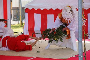 太玉(ふとだま)舞　(田元神社　祈年祭（春まつり）にて)