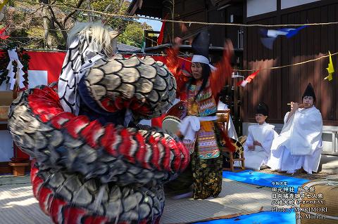 八岐大蛇(やまたのおろち)　日向橘寿獅子七人衆