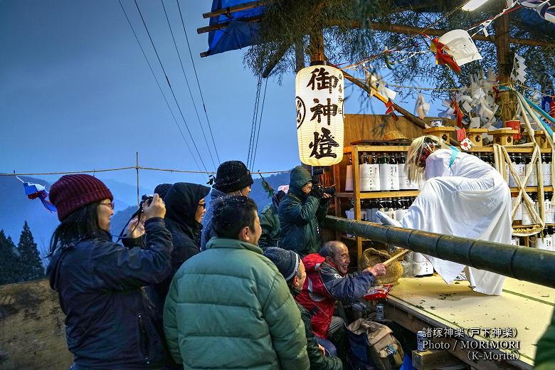 戸下神楽（諸塚神楽）戸取り