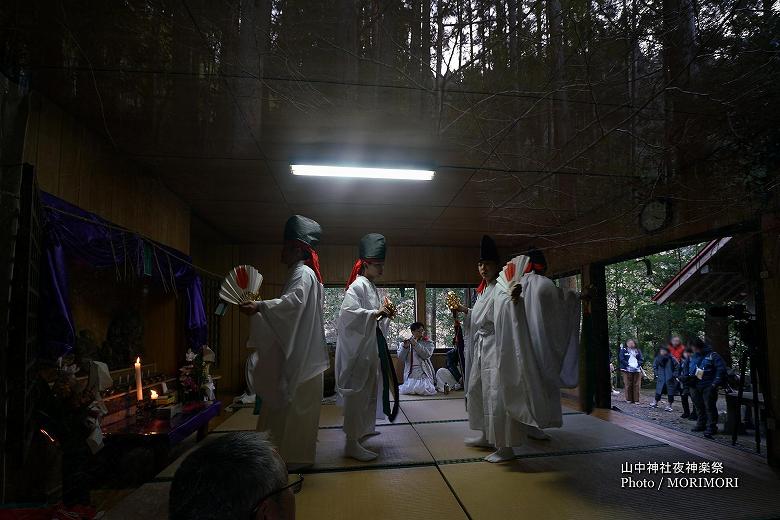 宮神楽（山中神社）