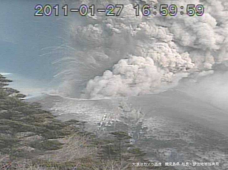 新燃岳噴火　2011年1月27日　大浪池カメラからの画像