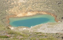 新燃岳　火口湖の写真