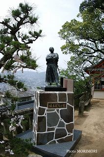 長崎  若宮稲荷神社境内にある坂本龍馬の銅像　08
