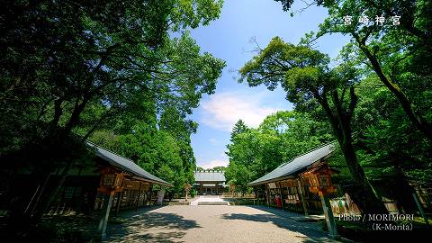 宮崎神宮（左）休憩所（右）授与所