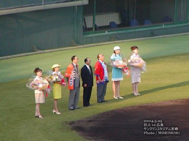  T}X^WA{@2004N@l-L  040525_sms05.jpg