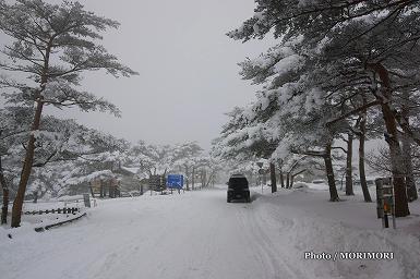積雪した｢えびの高原｣・三叉路