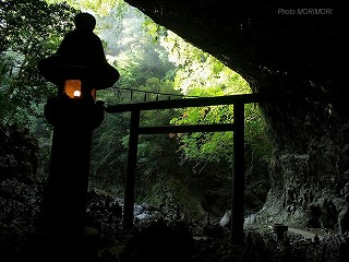 天安河原　仰慕窟