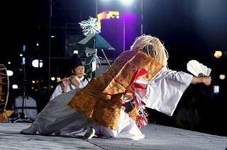 高千穂 岩戸野方野地区石神神社の神楽　杉登（すぎのぼり）02