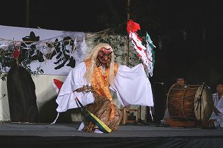 高千穂 岩戸野方野地区石神神社の神楽　手力（たちから）01