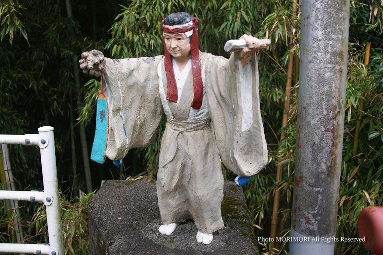 神楽のオブジェ　（岩戸橋）