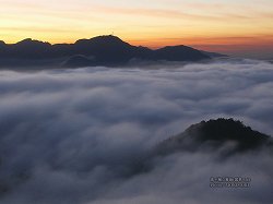 高千穂の雲海の壁紙　4 縦横比4:3