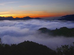 高千穂の雲海の壁紙　5 縦横比4:3