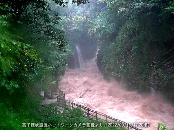 2022年 台風14号 高千穂峡の増水_01