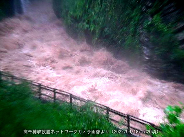 2022年 台風14号 高千穂峡の増水_02