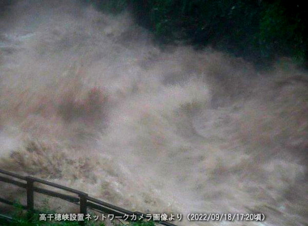 2022年 台風14号 高千穂峡の増水_03