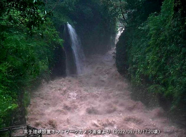 2022年 台風14号 高千穂峡の増水_04