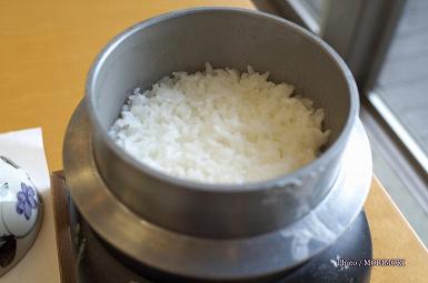 朝食　羽釜で炊き立てご飯