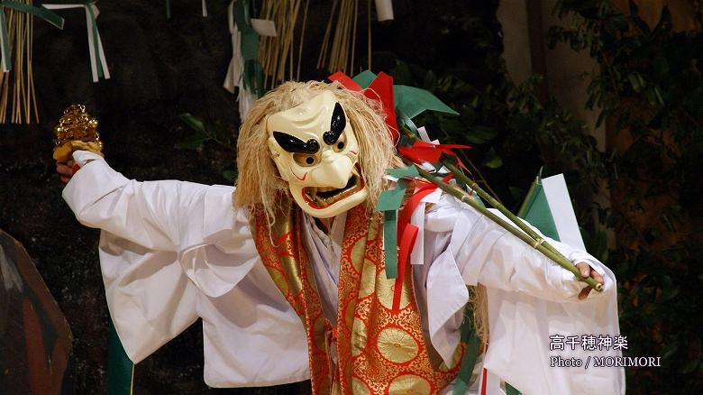 高千穂神楽(高千穂神社神楽殿)