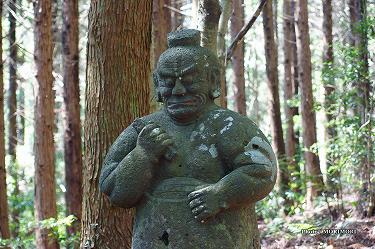 ■ 向山神社（高千穂町）仁王像　mukaiyama08.jpg