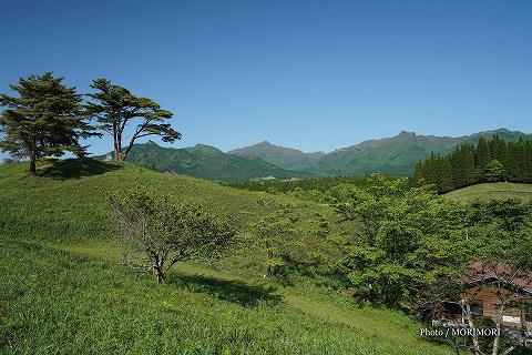 高千穂町 三秀台（五ヶ所高原）から見た祖母山