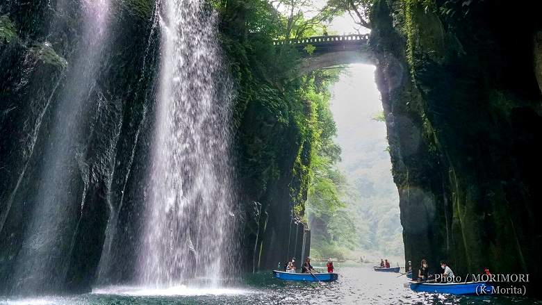 高千穂峡のボートより真名井の滝・御橋