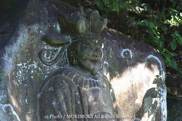 鵜戸山の磨崖仏（閻魔大王）　01