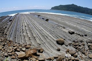 鵜戸神宮手前の千畳敷（侵食された海岸線）