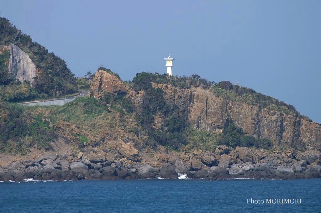 鵜戸岬の石灯篭型灯台　01
